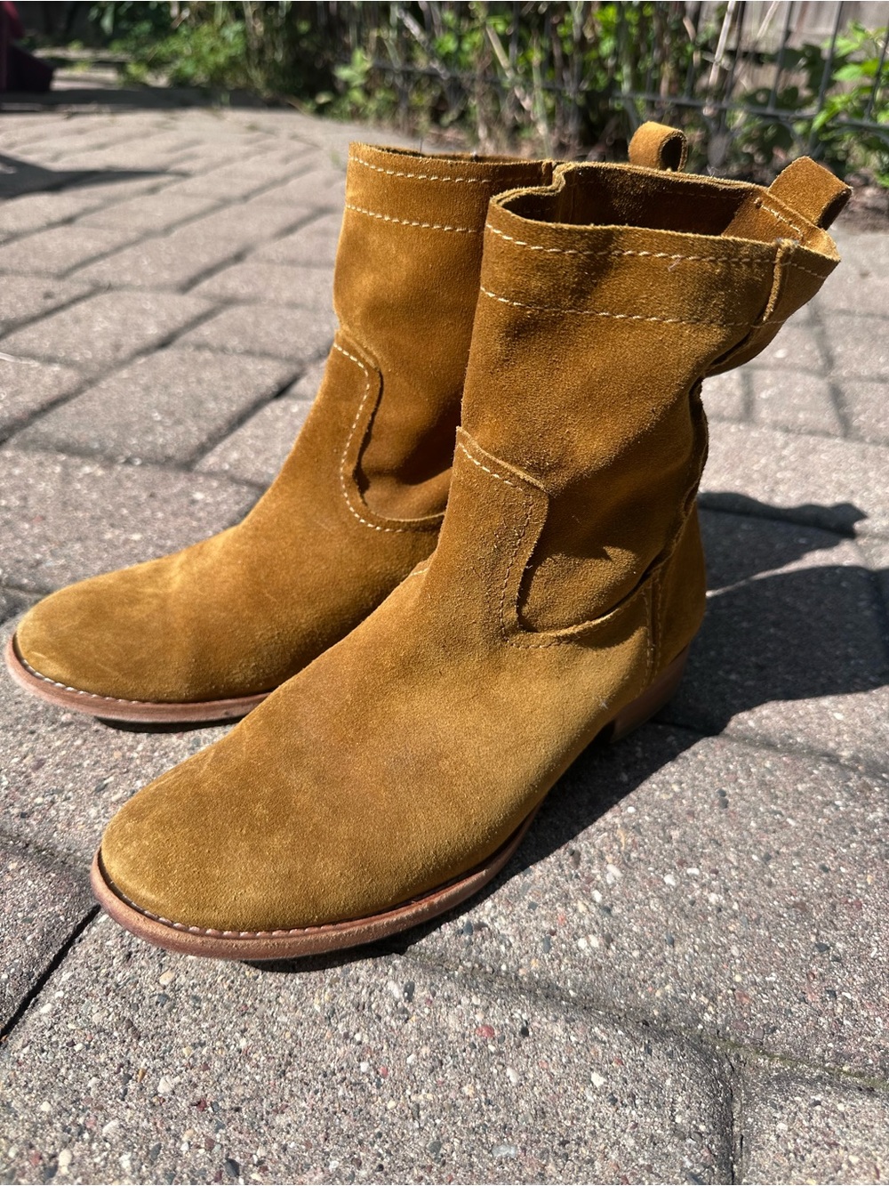 Women’s Frye Cara short Suede Ankle Boots in Camel color
